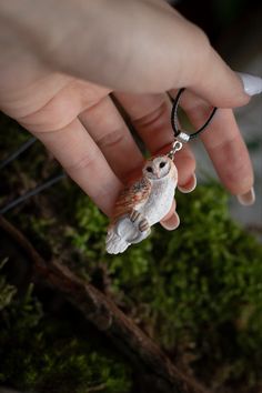 Owl with moon jewelry Elvish Jewelry, Barn Owl Necklace, Magic Necklace, Jewelry Magic, Fairy Box, Barn Owls, Dremel Carving, Owl Gifts, Owl Necklace