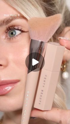 Dewy Skin Makeup, Bronzer Brush, Makeup Easy, Make Up Brush, Easy Makeup, Makeup Hacks, Dewy Skin, Makeup For Beginners