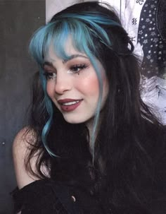 Grunge Hairstyles, Girls Grunge, Blue Hair Dye, Hair Color Streaks, Hair Streaks, Dye Ideas, How To Style Bangs, Hair Color Blue