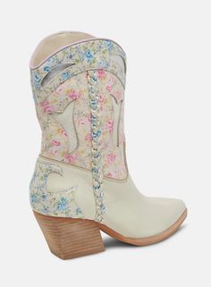 Pastel Cowboy Boots, Floral Cowgirl Boots, Floral Cowboy Boots, Cute Cowgirl Boots, Dr Shoes, Floral Boots, Estilo Country, Concert Fits, Shoe Inspo