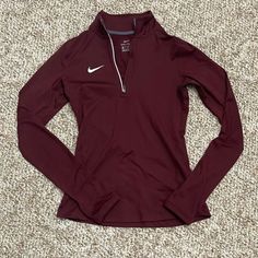 *not mine* Clothes Nike Women, Cute Zip Up Jackets, Fitted Zip Up, Nike Womans Outfits, Nike Half Zip Outfit, Nike Women Clothes, Nike Clothes Women, Womens Nike Tech, Nike Jacket Women