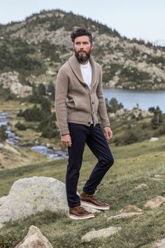 Men’s Cardigan Outfit, Cardigan Men Outfit, Casual Chic Dress Code, Men Cardigan Outfit, Outfit Sombrero, Florida Fall Fashion, Mens Cardigan Outfit, Cardigan Outfit Men, Mens Fashion Cardigan