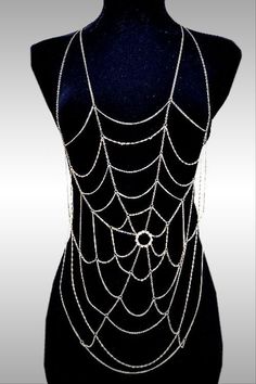 Spine Body Jewelry, Skeleton Body Jewelry, Goth Body Chain, Spider Web Body Chain, Body Chain Ideas, Chainmail Spiderweb, Techwear Jewelry, Diy Body Chain