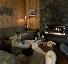 Vermont Christmas Aesthetic, Nye Cabin Party, Ski Weekend Aesthetic, Ski Trip Aesthetic Cabin, Family Ski Trip Aesthetic, Cabin Cozy Aesthetic, Northern Attitude Aesthetic, Girls Cabin Trip Aesthetic, Ski Cabin Aesthetic