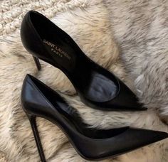 Saint Laurent Heels, Shoes Aesthetic, Fashion Shoes Heels, Classy Shoes