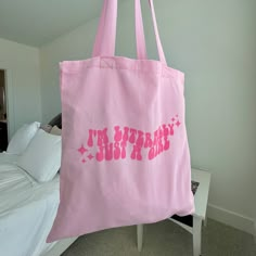 Totes Bag Design Ideas, Diy Canvas Tote Bag Paint, Cute Tote Bag Ideas, Designs For Tote Bags, Tote Bag Aesthetic Design, Aesthetic Tote Bag Design, Tote Bags Diy, Tote Bag Inspo, Tote Bag Design Ideas