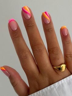 Cute Beach Acrylic Nails, Summer Biab Nails 2024, Nails Art Summer 2024, Short Summer Nail Ideas 2024, Summer Nail 2024 Trends, Summer Biab Nails, Coral Summer Nails, Gel Nails Neon, Peach Nail Ideas