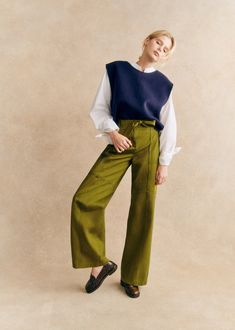 Ready-to-dye cargo trousers;Wide, straight legs;Mid-rise waist;Belt in same material;Rear patch pockets;Raglan front pockets;Invisible zip, hook and button fastening;Inside leg length: 82.5 cm / 32.3 in (on all sizes) Olive Green Trousers Outfit, Trousers With Sneakers, Green Trousers Outfit, Olive Pants Outfit, Trousers Women Outfit, Olive Green Outfit, Wide Leg Trousers Outfit, Olive Clothing, Olive Pants