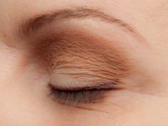 Eye Makeup For Hooded Eyes, Homemade Eye Cream, Afro Hair Care, Eyeliner Tips, Hair Contouring, Makeup For Blondes, Natural Hair Care Tips, Hooded Eye Makeup, Eye Makeup Steps