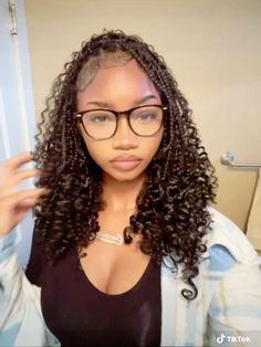 Braids For Round Faces Black Women, Braid Ideas Black Women, Hairstyles With Short Braids, Mid Back Length Knotless Braids, Hairstyle Inspo Black Women, Braids For Light Skin Women, Natural Protective Hairstyles For Black Women, Braids For Big Foreheads, Braid Inspo For Black Women