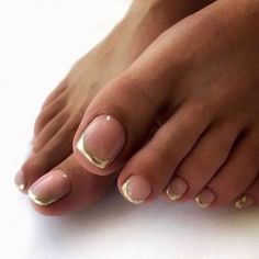 Stunning 2024 Fall Pedicure Trends: Explore Top 18 Colorful & Elegant Designs for Your Toes Nails Early Fall, Nails Square Fall, Fall Nails Square, Pedicure Trends, Early Fall Nails, French Tip Pedicure, French Toe Nails, French Pedicure Designs