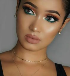 Green And Grey Makeup, Makeup For Olive Green Outfit, Green Eyeliner Makeup Looks, August Makeup, Under Eye Makeup, Green Makeup, Makijaż Smokey Eye, Makeup Eye Looks, Makeup Forever