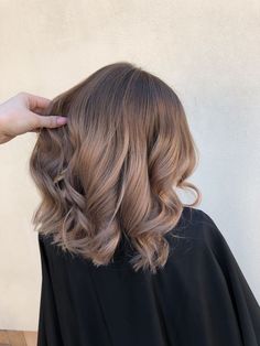 Light Brown Beige Hair, Light Brown Hair Short, Short Hair Highlights, Hair Color Underneath, Brown Hair Looks, Brown Hair Balayage, Light Hair Color