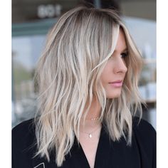 Popular Short Haircuts, Money Piece, Beige Blonde, Haircuts For Curly Hair, Blonde Hair Looks, Brown Blonde Hair, Hair Color Balayage, Hair Envy