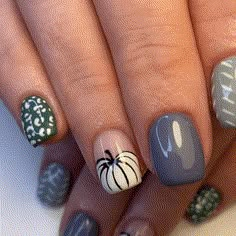 Blue Pumpkin Nails Fall, Fall Nail Ideas Green, Fall Nails Pumkin, Black And White Pumpkin Nails, October Nails Pumpkin, Fall Finger Nail Ideas, Fall Color Gel Nails, Fall And Halloween Nail Designs, Teal Pumpkin Nails