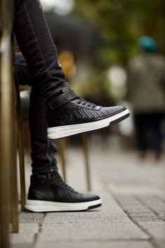 Production :Collection : Fall Wınter Production : Leon Snap Detailed Black Ankle Bootscolor : Black Material content: % 100 eva soleAvailable size: 39-40-41-42-43-44- -45 Leather High-top Sneakers For Winter Streetwear, Urban Winter High-top Sneakers With Round Toe, Winter High-top Sneakers Ankle Boot For Streetwear, Winter Streetwear High-top Sneakers Ankle Boot, Winter Streetwear High-top Ankle Boot Sneakers, Casual High-top Sneakers For Winter, Modern Winter Lace-up Sneakers, Modern High-top Sneakers With Studded Outsoles And Round Toe, Modern Round Toe High-top Sneakers With Studded Outsoles