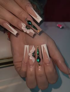 Long Acrylic Nails Emerald Green, Emerald Green Acrylic Nails Sparkle, Quince Dresses Emerald Green And Silver, Quince Nails Green And Silver, Nail Design With Flower Gems, Emerald Nails Quince, Emerald Green Quince Nail Ideas, 15 Nails Ideas Emerald Green, Green Gem Nails Acrylic