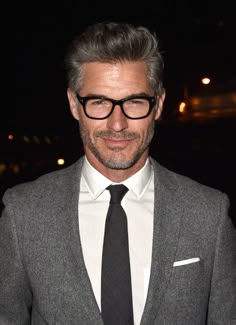 Eric Rutherford from W Magazine Eric Rutherford, W Magazine, Wearing Glasses, The Hollywood Reporter, Gentleman Style, Golden Globes, Beard Styles