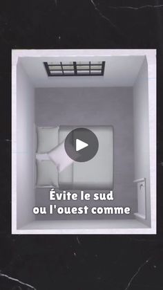 an image of a bed in a room with the caption saying, evite le sud out i 'quetest comme