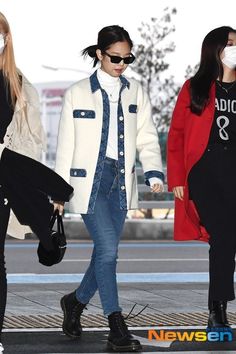 Chanel Airport, Korean Airport Fashion, Air Port Outfit, Comfy Travel Outfit, Jennie Chanel, Mother Clothing, Airport Fashion, Pink Style, Looks Chic