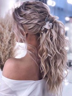 Rose Gold Hair Accessories, Pearl Hair Comb Wedding, Pearl Hair Comb, Gold Hair Comb, Hair Comb Accessories, Wedding Hair Ideas, Flower Hair Comb, Wedding Hair Flowers, Wedding Hair Inspiration