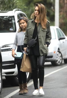 Jessica Alba Style, Tight Leather Pants, Halloween Bash, Navy Skirt, Celebrity Moms, Jacket Outfit, Sin City, Outfit Winter, Leather Trousers