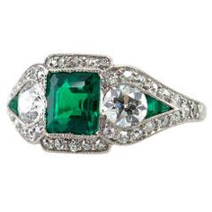 JE CALDWELL Art Deco Emerald Ring Art Deco Sapphire Ring, Art Deco Emerald Ring, Smaragd Ring, Estate Rings, Green Rings, Art Deco Diamond