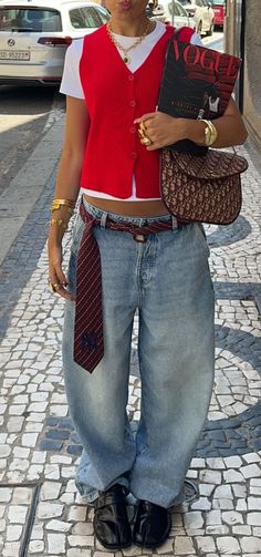 Women Collared Shirt Outfits, Street Style Concert Outfit, Sofia Coelho Outfits, Grey Top Outfit Ideas, Crazy Fits, Outfit Swag, Styled Outfits, Winter Inspo, 2024 Style