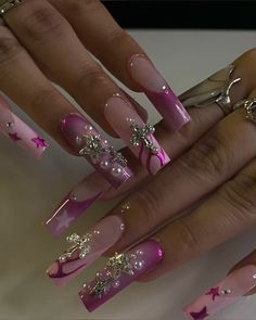 Pink Bling Nails, Acrylic Nails Stiletto, Euphoria Nails, Long Acrylic Nail Designs, Dope Nail Designs, Really Cute Nails, Unique Acrylic Nails, Bling Acrylic Nails