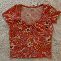 S Hollister 70s Floral Print Top W Tags Never Worn & With Tags. Soft Fabric And A Slim Fit. Fitted Summer Tops With Retro Print, 90s Retro Print Spring Tops, 90s Retro Print Tops For Spring, Pink 90s Style Spring Tops, Fitted Floral Print Peach Tops, Fitted Peach Floral Print Tops, Retro Summer Tops With Vintage Print, Fitted Retro Print Groovy Top, Retro Pink Top With Retro Print