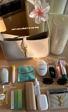 Uni Bag, What's In My Purse, Tods Bag, Kawaii Bag, Inside My Bag, Purse Essentials, Handbag Essentials, Bag Insert