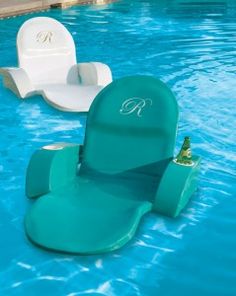 an inflatable chair sitting on top of a swimming pool