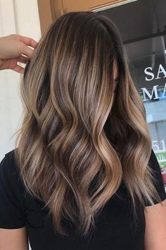 Blonde Natural, Brunette Hair With Highlights, Medium Layered Hair, Natural Highlights, Layered Hairstyles, Medium Layered, Dark Hair With Highlights, Hair Color Light Brown, Brown Hair With Blonde Highlights