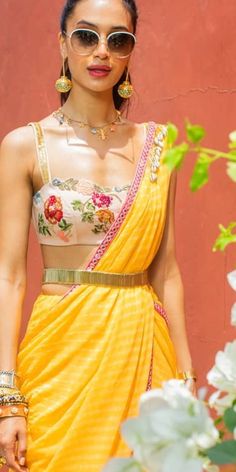 Frocks For Teenager, Long Kimono Outfit, Bridal Trousers, Haldi Outfits, Saree Wearing Styles, Aesthetic Lockscreens, Beautiful Sarees, Waist Belts