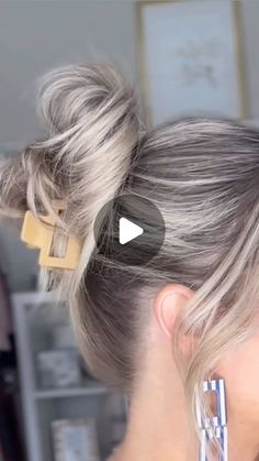 Shoulder Length Hairstyles Claw Clip, Mid Length Hair Clip Styles, Easy Hair Clip Styles For Short Hair, Short Medium Updos, Short Hair Clip Hack, Thick Hair In Claw Clip, Updo Hairstyles With Clips, Wearing Hair In Claw Clip, Short Hair Going Out