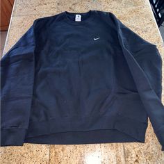 Nike Solo Swoosh Men's Fleece Crew Brand New Never Worn Size Xl Sweaters Nike, Nike Sweaters, Teen Outfits, Mens Fleece, Sweaters Crewneck, Nike Black, Men's Nike, Black Nikes, Nike Men