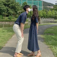 Navy Blue Couple Outfits, Korean Outfits Couple, Couple Ootd Aesthetic, Couple Outfit Korean, Korean Couple Aesthetic Outfit, Couple Korean Outfit, Outfit Couple, Matching Outfits For Couples Asian