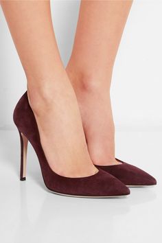 Burgundy Pumps, Bow Wallpaper, Luxury Designer Shoes, Heeled Pumps, Designer Runway, Designer Slippers, Black Ring, Shoe Boot Sandals, Footwear Design Women