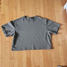 Uniqlo Cotton Tee Shirt. Cropped Boxy Style. Army Green Color. New And Never Worn. Bought It In April 2024 From Uniqlo, But It Was Too Cropped For My Style And Took Tags Off So Couldn't Retun It. Uniqlo Cotton Casual Tops, Uniqlo Relaxed Fit Crew Neck Top, Uniqlo Casual Crew Neck T-shirt, Uniqlo Cotton Summer Tops, Uniqlo Cotton Tops For Summer, Uniqlo Summer Cotton Tops, Casual Solid Color Tops By Uniqlo, Uniqlo Casual Short Sleeve Tops, Summer Uniqlo Cotton Tops