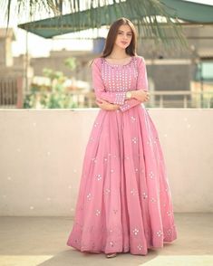 Dresses Daytime Glam, Gown Party Wear, Lace Dress Design, Anarkali Dress Pattern, Beautiful Pakistani Dresses