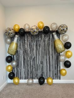 a party decoration with black, white and gold balloons