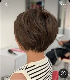 Stacked Angled Bob Hairstyles With Bangs, Back View Of Pixie Haircut, Back View Short Hair, Long Pixie Haircut, Long Pixie Cut, Fav Hairstyles, Hair Cut Ideas, Lisa Hair, Pixie Haircut Ideas