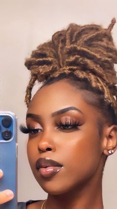 Makeup For Black Women Dark Skin, Brown Eyeshadow Makeup Looks Black Women, Light Makeup On Black Women, Brown Glam Makeup Black Women, Eyeshadow Look Black Women, Light Makeup For Black Women, Makeup Ideas For Prom Black Women, Bday Makeup Ideas Black Women, Brown Eyeshadow Looks Black Women