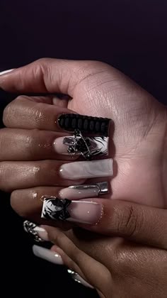 Black Freestyle Acrylic Nails, Black Grey Nails Design, Simple Freestyle Nails, Birthday Nail Set Ideas Sagittarius, Cute Concert Nails, Black And Sliver Nails For Birthday, Birthday Nails Black And White, Long Nail Designs Black, Black And Chrome Nails Designs