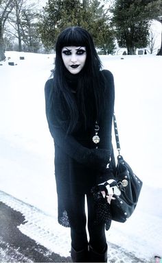 Winter Goth Outfits, Trad Goth Outfits, Dark Gothic Fashion, Winter Goth, Goth Outfit Inspo, Goth Fits, Goth Subculture, Goth Look, Alt Outfits