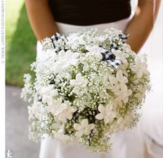 the bride's bouquets with baby's breath bouquets are displayed on instagram