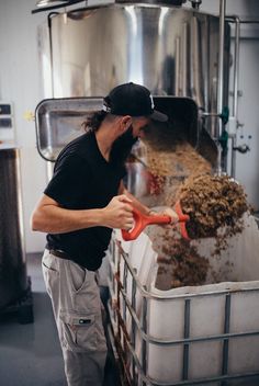 Cervezas Yakka Brewery Photography, Beer Shot, Drinks Photography, Home Brewing Equipment, Beer Photography, Drink Photo, Brewing Equipment, Craft Brewery