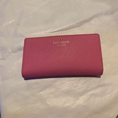 Looks Brand New Wallet From Kate Spade! Great Size With Lots Of Space For Cards Etc Hot Picks, Kate Spade Wallet, Kate Spade Bag, Kate Spade Bags, Continental Wallet, Wallets, Kate Spade, Bag Lady, Wallet