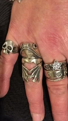 * How cute is he! Lovely detailing Gorgeous Frog Ring, looks great on! . * Hand made in our workshops in Devon * .925 fully hall marked sterling silver ring * Available in M - Z * Special Sizes are available on request Viking Pagan, Frog Ring, Goth Metal, Bandana Hairstyles, Lady Biker