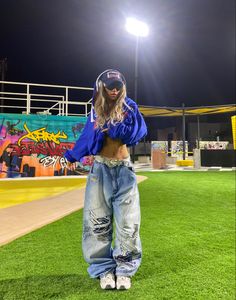 Y2k Womens Fashion Hip Hop, Baggy Woman Outfit, All Baggy Outfit, Shein Baggy Outfits, Street Y2k Outfits, Y2k Jorts Baggy, Y2k Streetwear Women, Streetwear Y2k Fashion Women, Baggy Y2k Style